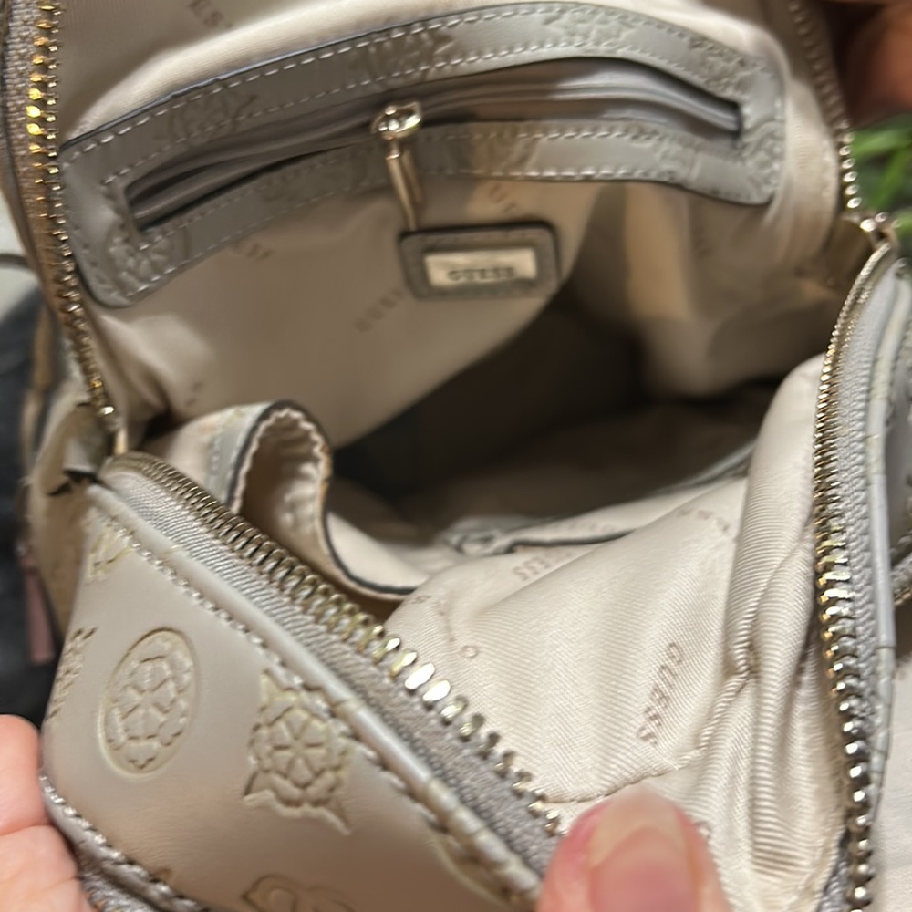 Guess mini backpack - Picture 6 of 9